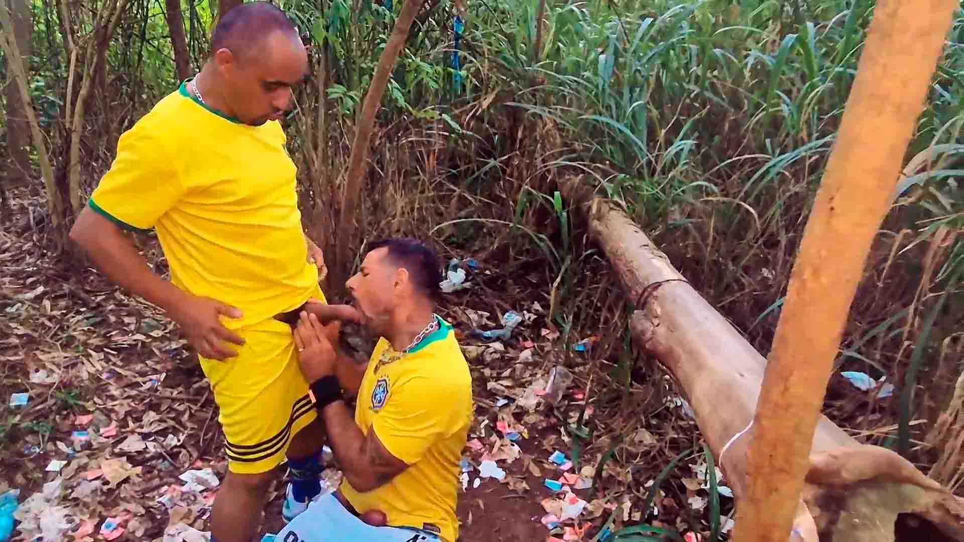 Parceiros Héteros Curiosos Fudendo Depois do Jogo no Mato – Gay Brasil Amador