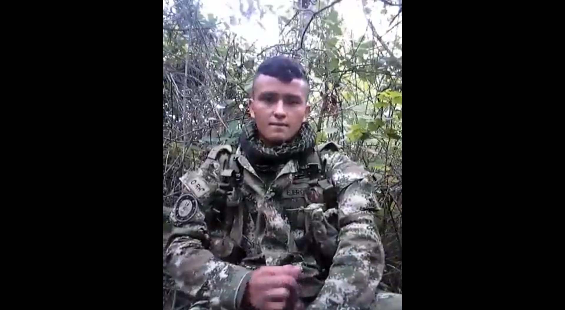Novinho Adulto do Exército Batendo Punheta – Solo Gay